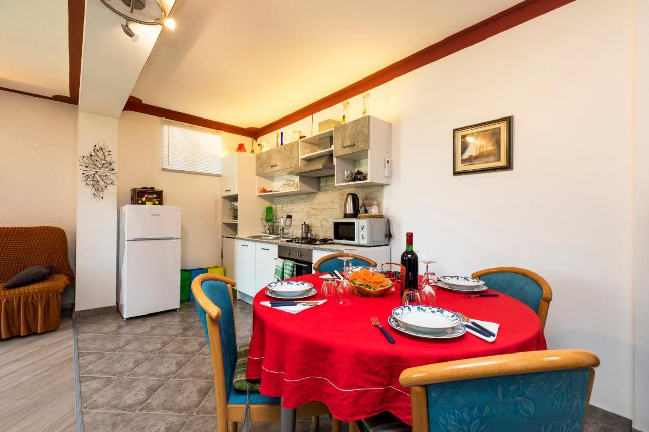 Apartman Maya Mali Lošinj Exterior foto